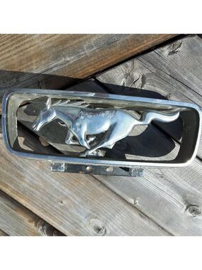 VINTAGE Ford Motor Co. MUSTANG Running Horse Center Grill Heavy Chrome